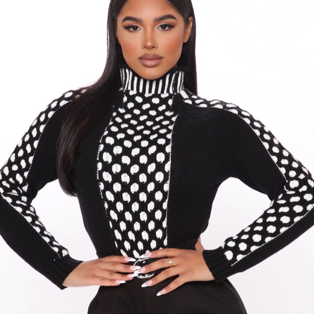 Thick and cozy Polka dot knit cropped sweater, M/L